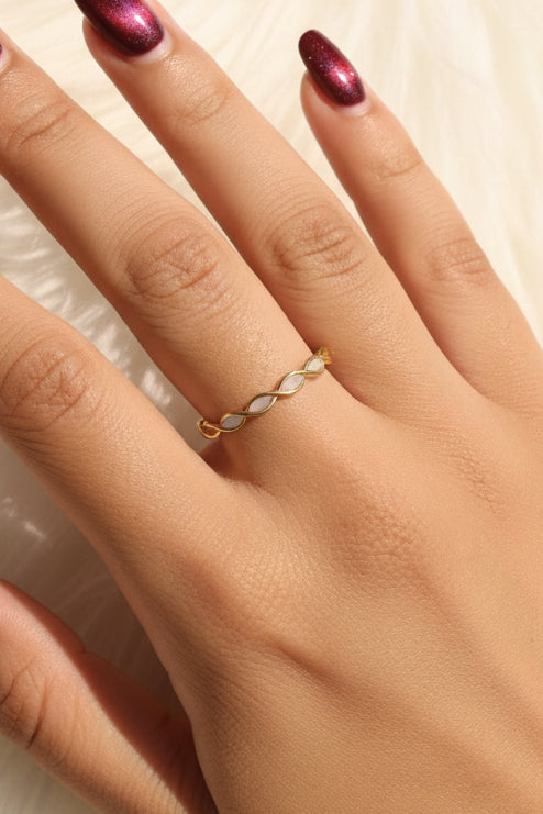Entangled Monalisa Ring